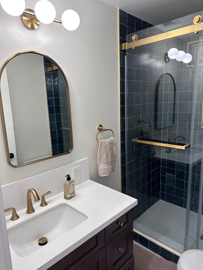 Building Photo - 335 S Grand St