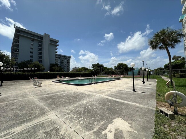 Building Photo - 15600 NW 7th Ave
