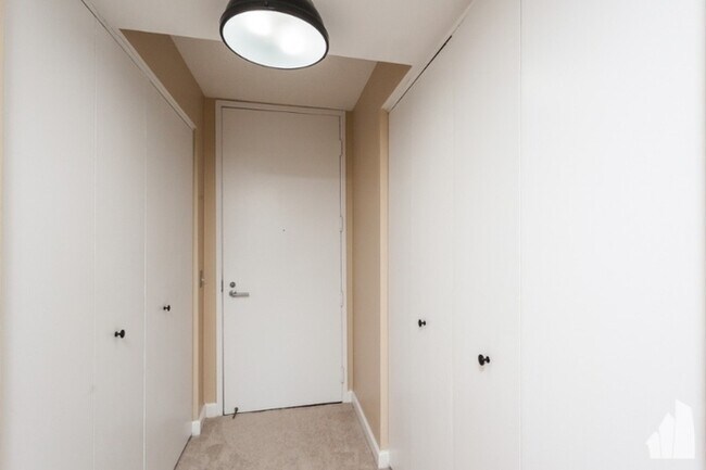 Building Photo - 3660 NORTH lake shore DRIVE, #1016