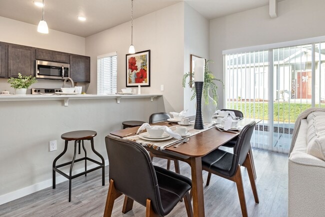 Building Photo - Wilson Creek Townhomes - $500 off with 6-months of free covered parking for move-ins by the end o...