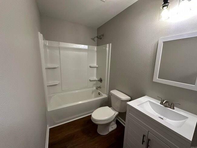 Building Photo - 6 Hiland Pl