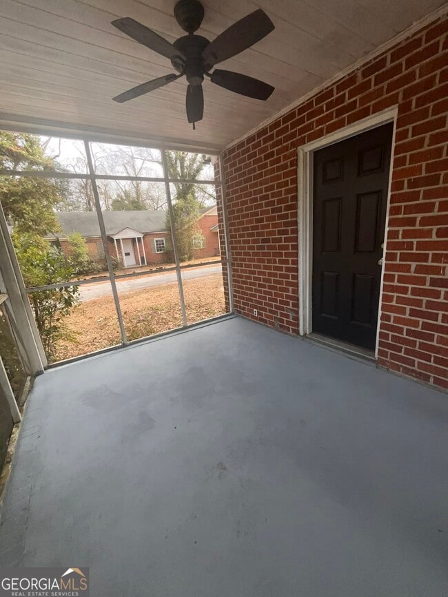 Building Photo - 1067 Boulevard