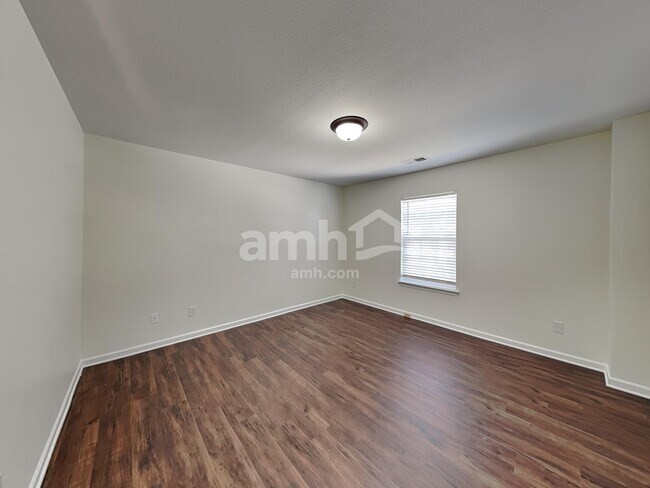 Building Photo - 625 Latimer Way