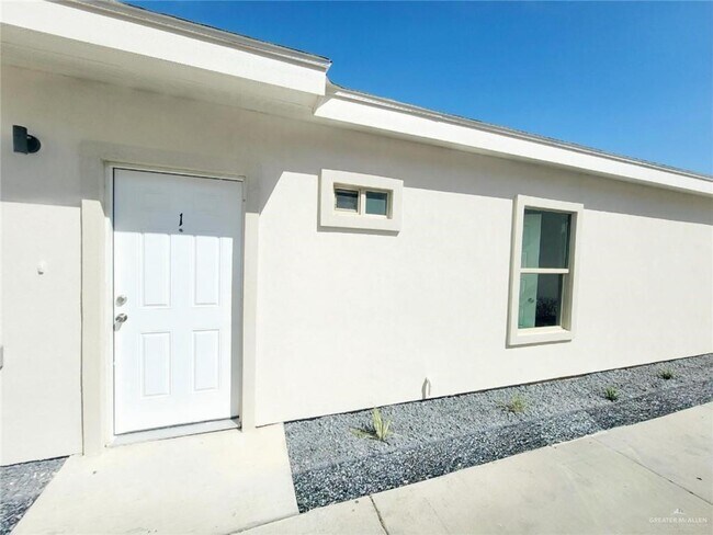 Building Photo - 3815 Las Vistas Ln