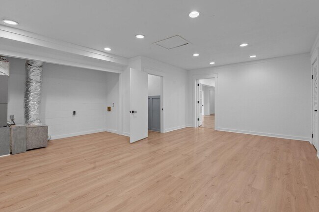 Building Photo - 3333 Meadow Hill Rd