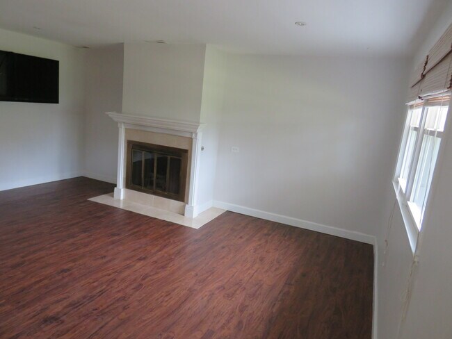 Building Photo - 932 Brantwood Ave