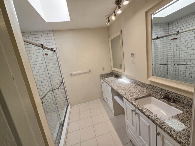 Building Photo - 1232 Woodridge Ct