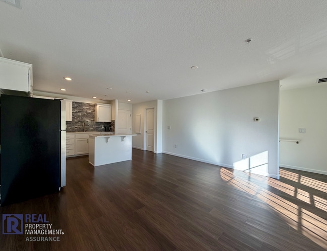 Building Photo - 22582 SW Main St