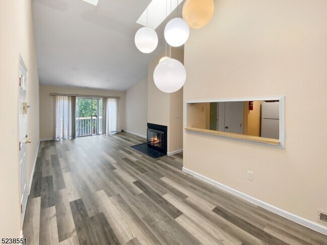 Building Photo - 366 McDowell Dr