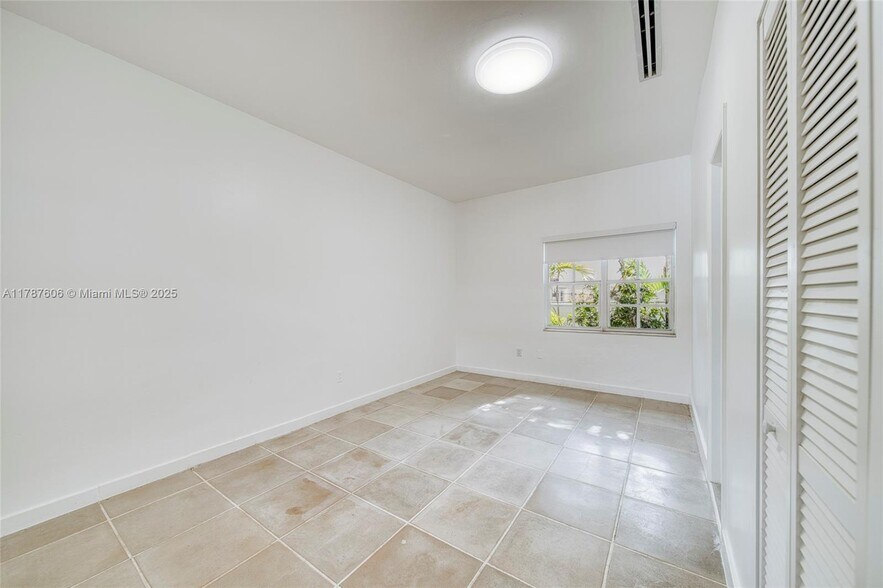 Building Photo - 645 Altara Ave