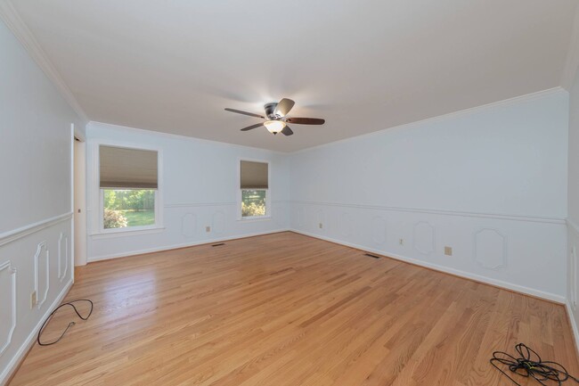 Building Photo - 114 Evergreen Way