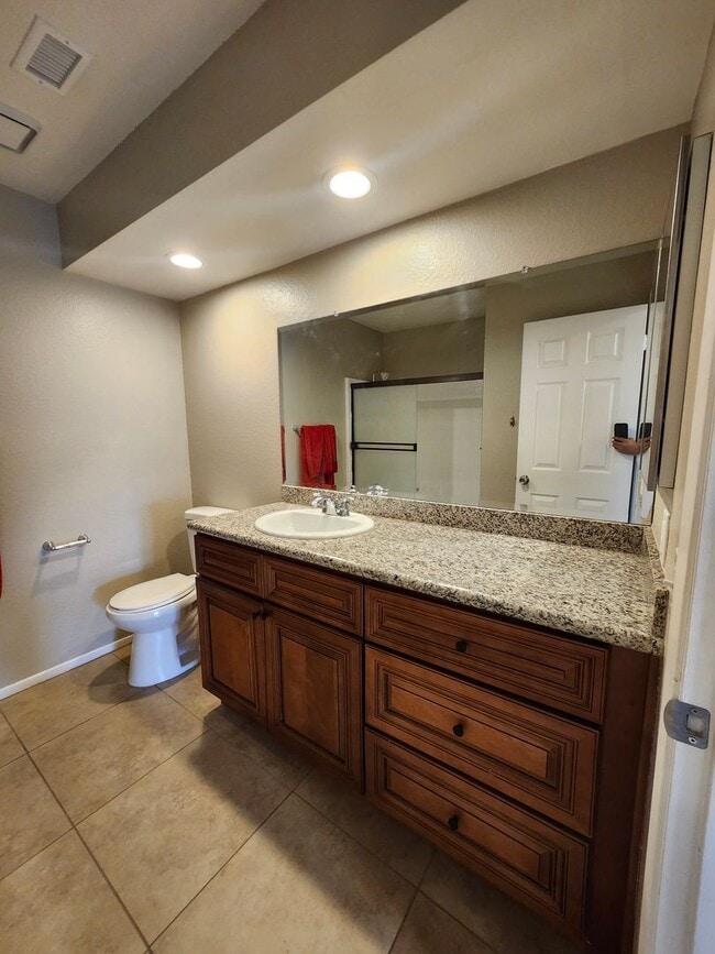 Building Photo - Charming Single-Story Home