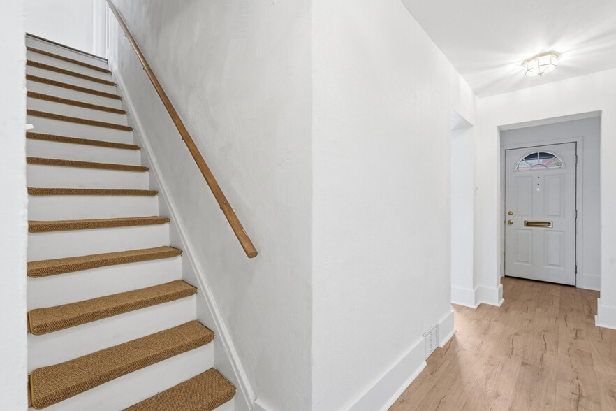 Building Photo - 98 S 18th St
