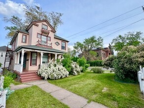 Building Photo - AVAILABLE JUNE - Upper 2 Bed 1 Bath Apt w/ Private Laundry