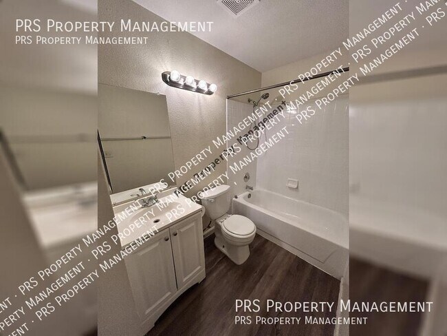 Building Photo - 3226 N Sycamore Pl