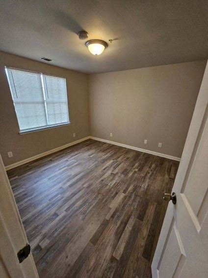 Building Photo - One Bedroom Apt Available For Immediate Oc...
