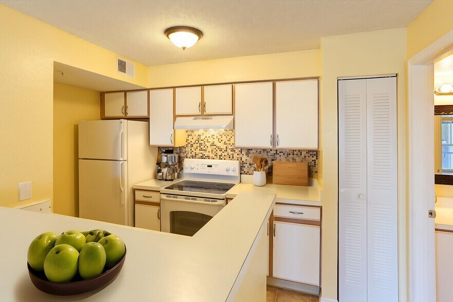Building Photo - 2214 Grand Cayman Ct