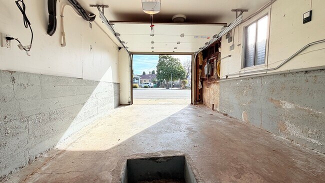 Building Photo - 3265 Liese Ave