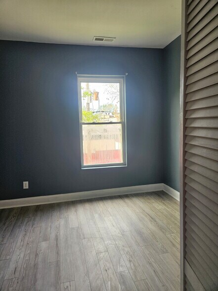 Building Photo - 7318 S Emerald Ave
