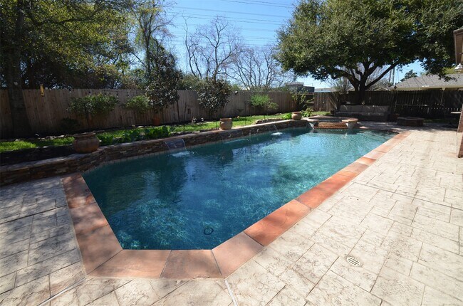 Building Photo - 1310 Wildwood Ln