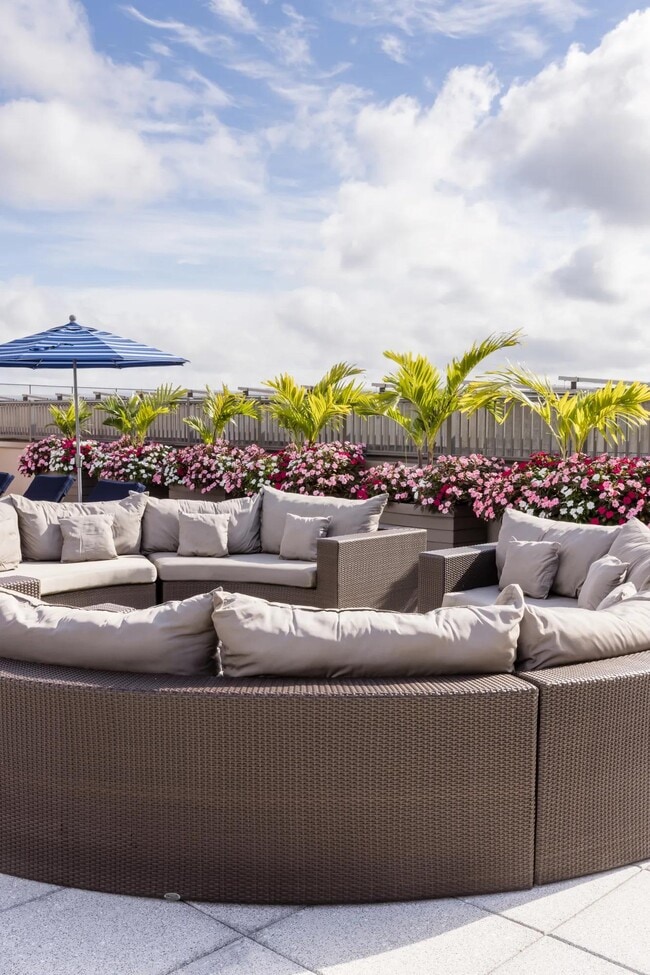 Gather on the rooftop terrace with friends or lounge with a good book on comfortable seating. - The Metropolitan at 40 Park
