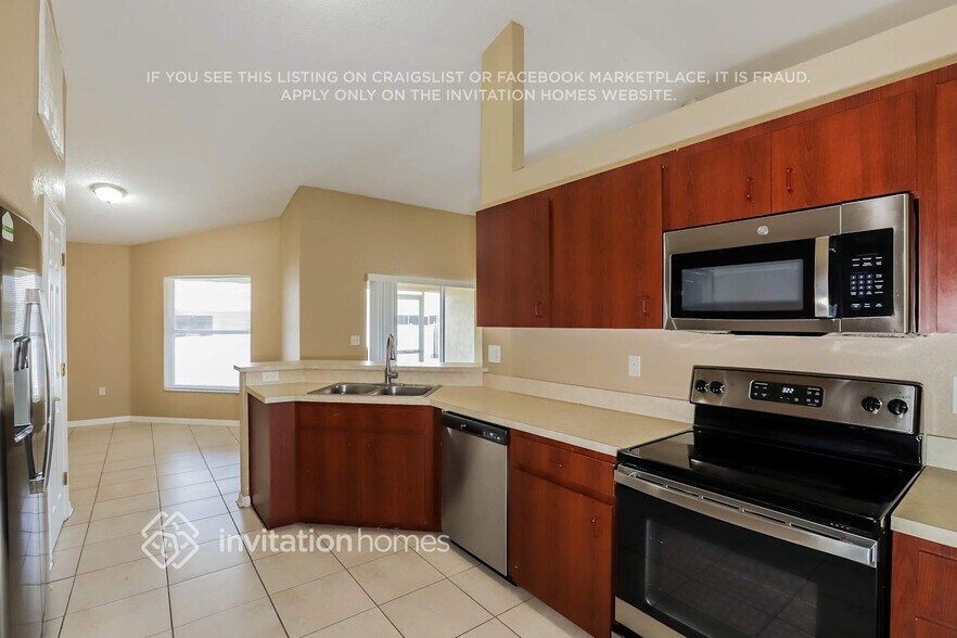 Building Photo - 6678 Chianti Ave