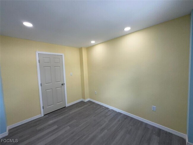 Building Photo - 128 Eucalyptus Ct