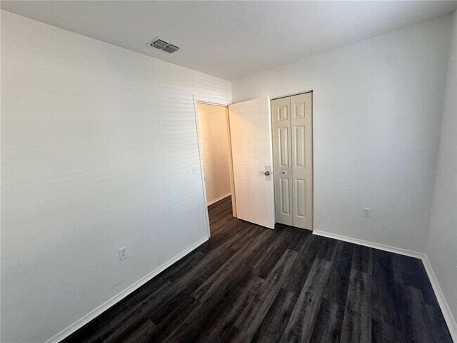 Building Photo - 316 E Primrose Ln