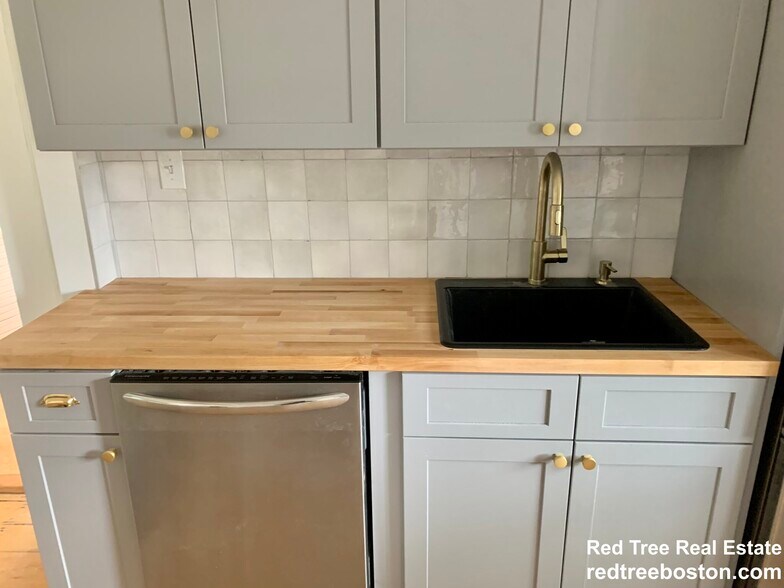 Building Photo - 41 Elmore St