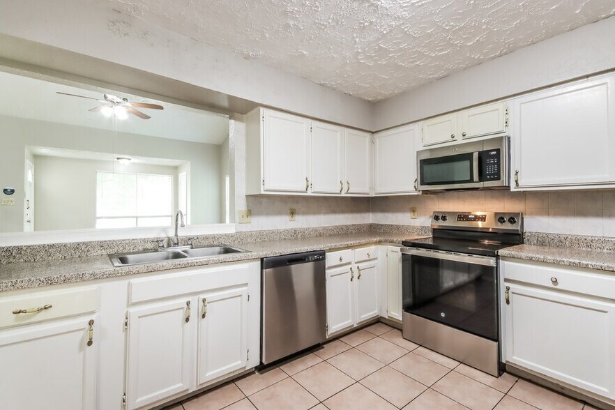 Building Photo - 10618 Plum Lake Dr
