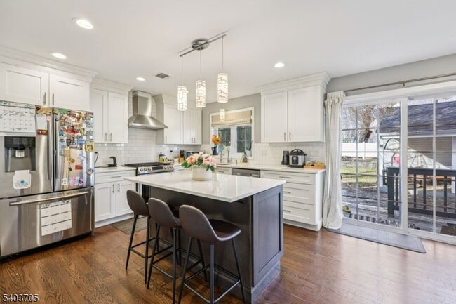 Building Photo - 3-11 Lyons Ave