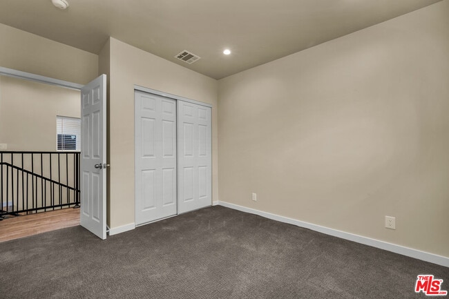 Building Photo - 2816 3/4-2814 W Jefferson Blvd