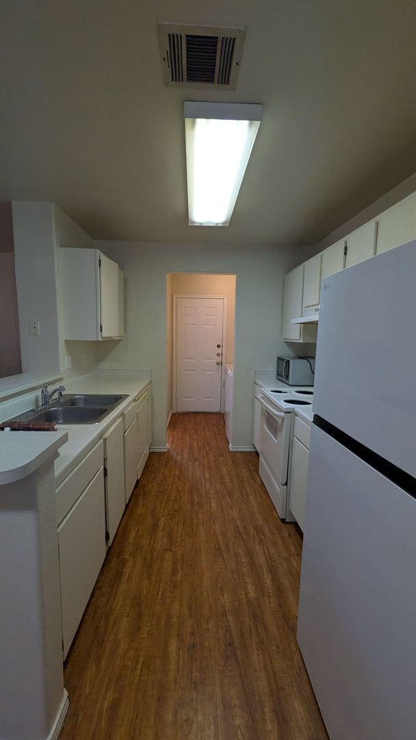 Building Photo - 819/821 Sagewood