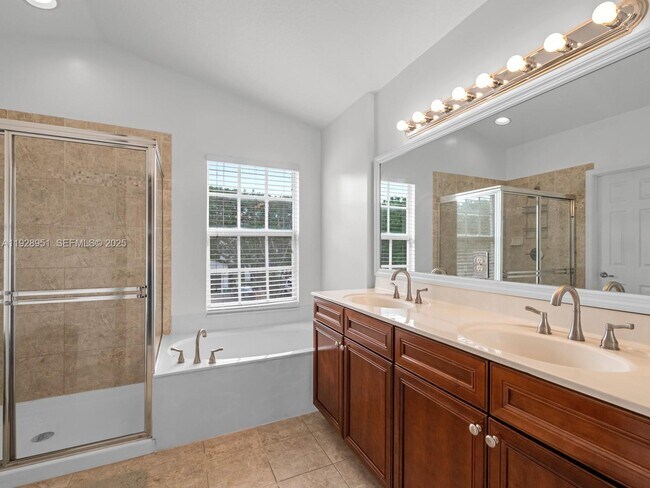 Building Photo - 9719 Darlington Pl