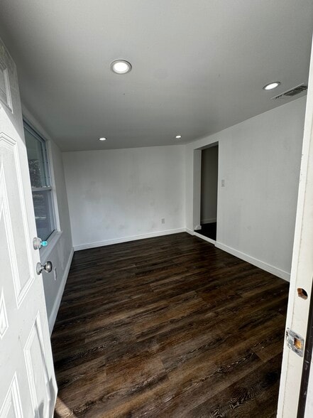Building Photo - 682 13th Ave NW
