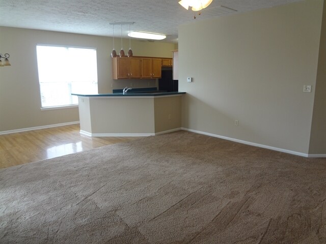 Building Photo - 613 Burr Oak Dr