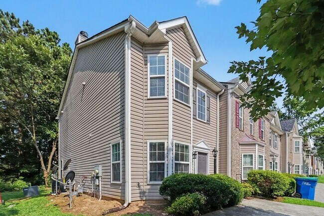 Building Photo - Exceptional 2BR/2.5BA End Unit Townhome in College Park!