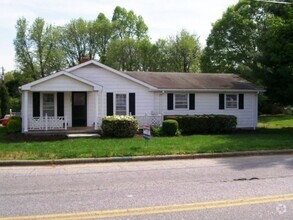 Building Photo - Now Available 3 Bedroom/2 Bath Greensboro ...