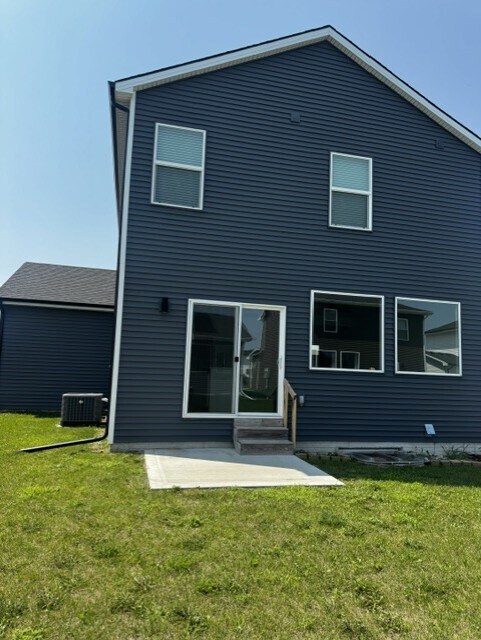 Building Photo - 619 NE Oak Ridge Dr