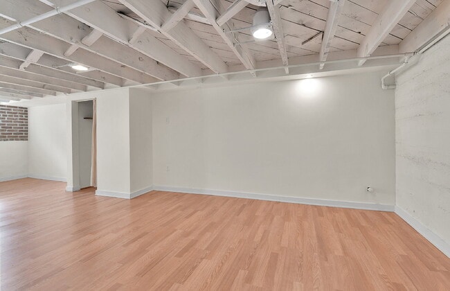 Building Photo - $2,600.00, 1 bed + non-conforming room, 1 ...