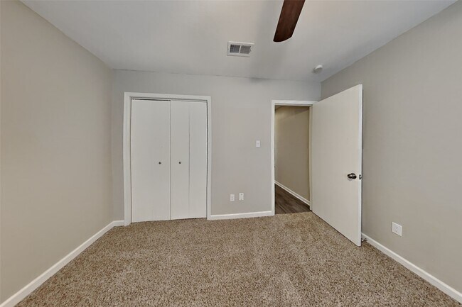 Building Photo - 3114 River Valley Dr