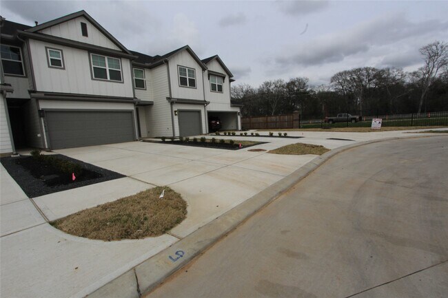 Building Photo - 27802 Western Crk Ct