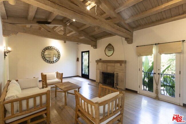 Building Photo - 1407 N Beverly Dr