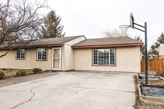 Building Photo - 3279 SW Pumice Pl