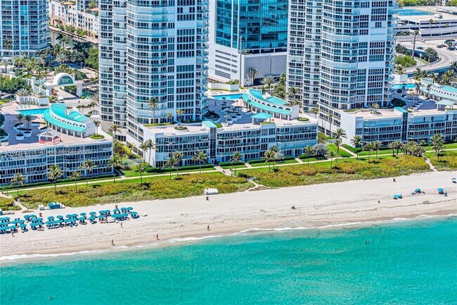Building Photo - 16445 Collins Ave