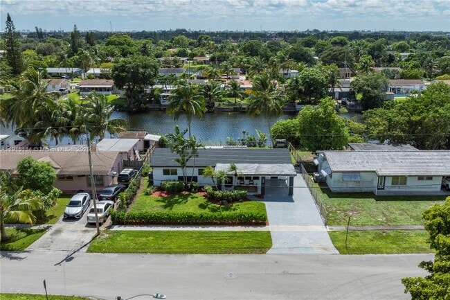 Building Photo - 390 NW 40th St