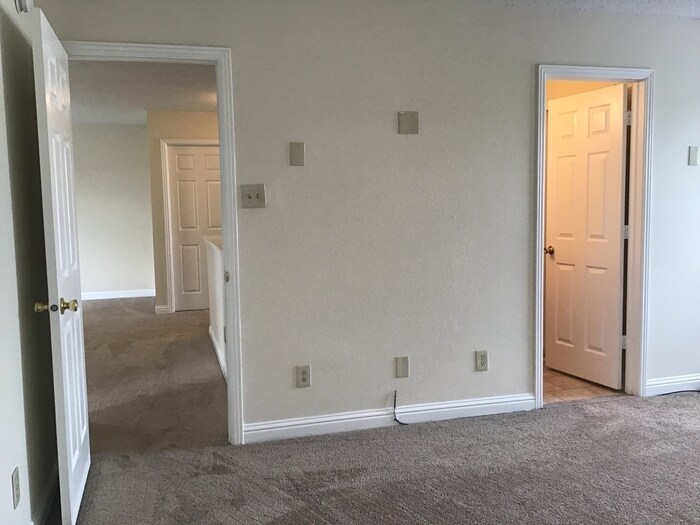 Building Photo - 6517 Apple Branch Ln
