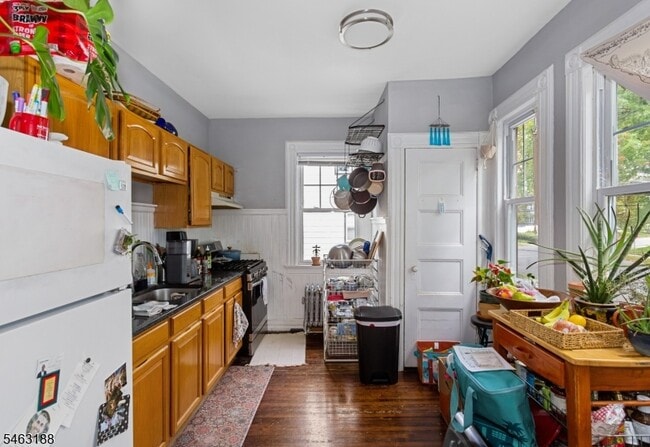 Building Photo - 298 Carmita Ave