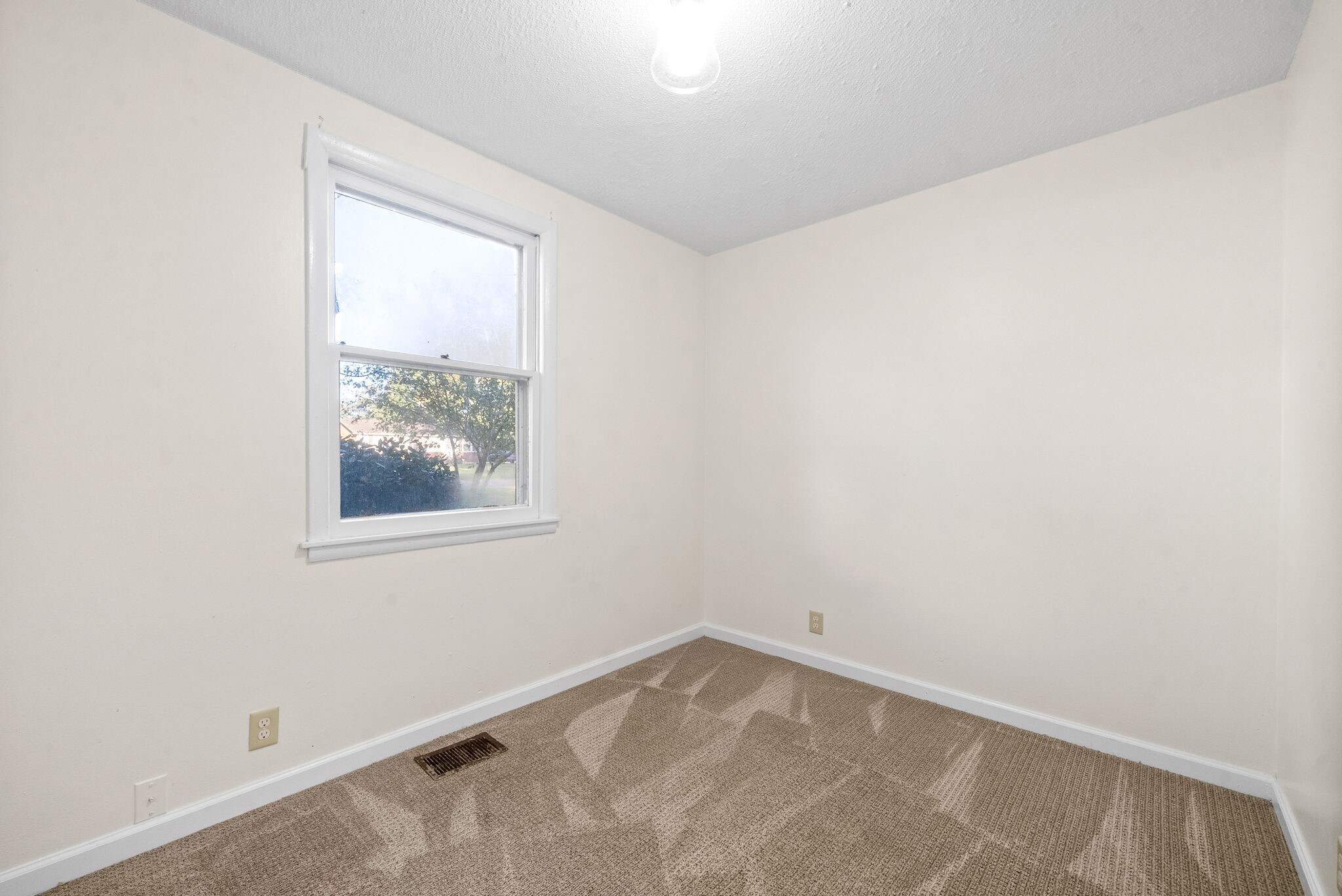 Building Photo - 1509 Nichols Dr