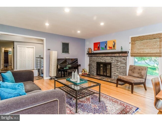 Building Photo - 100 Tudor Ln